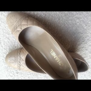Chanel nude quilted pumps